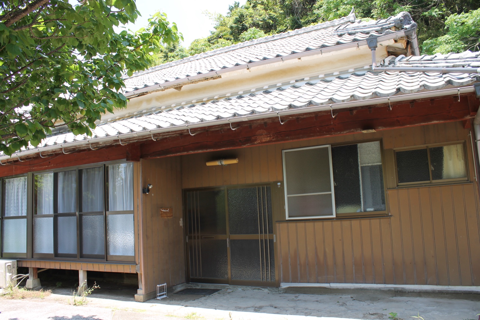 古民家の外観・施術所の佇まい